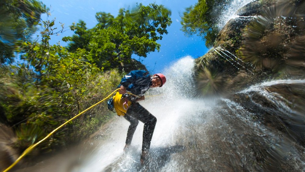 CANYONING